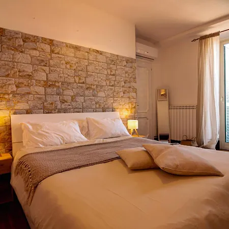 Domus Angularia Konukevi