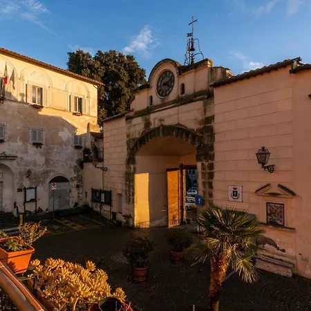 Konukevi Domus Angularia 3*